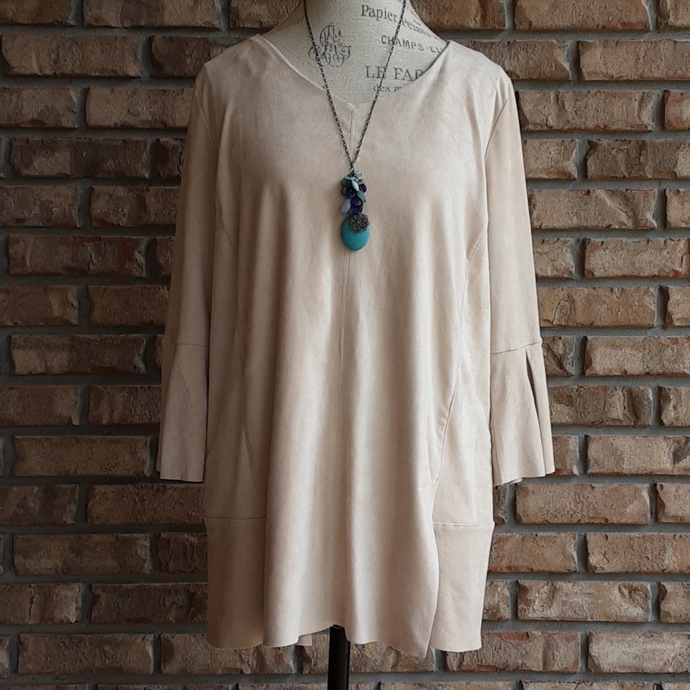 Soft Surroundings v-neck tunic top size medium.